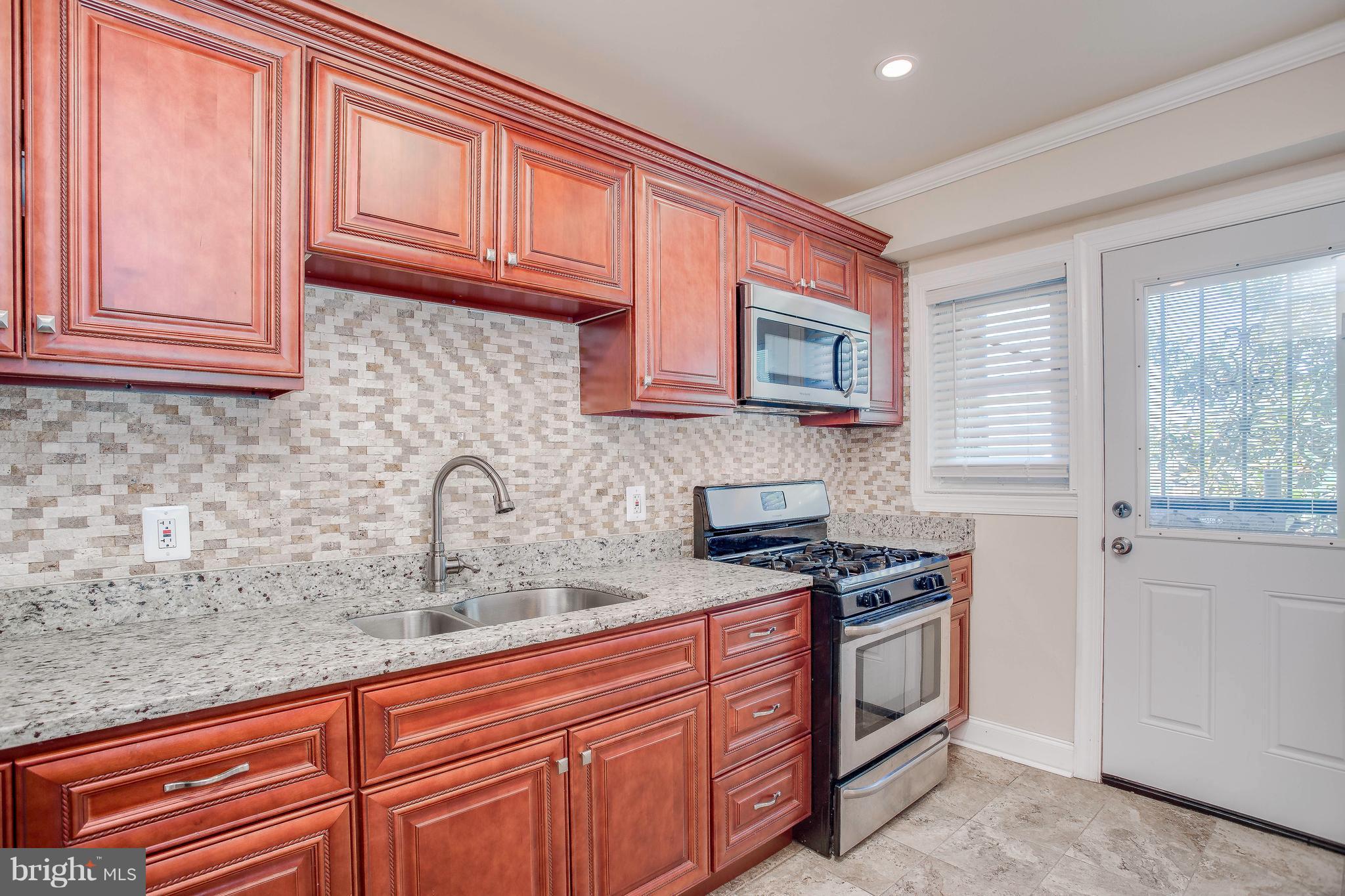 5914 Glennor Road Baltimore, MD 21239 - Photo 10 of 25 Kitchen