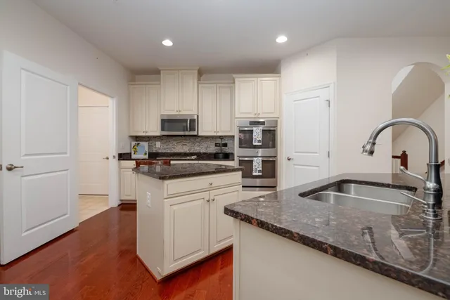 a view of a kitchen and dining room