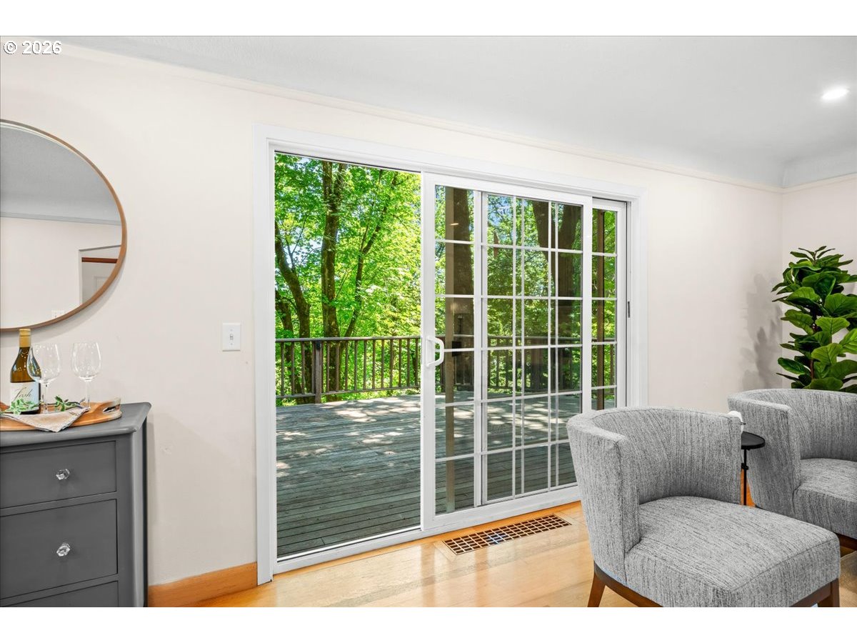 10332 Southwest Lancaster Road Portland, OR 97219 - Photo 9 of 48