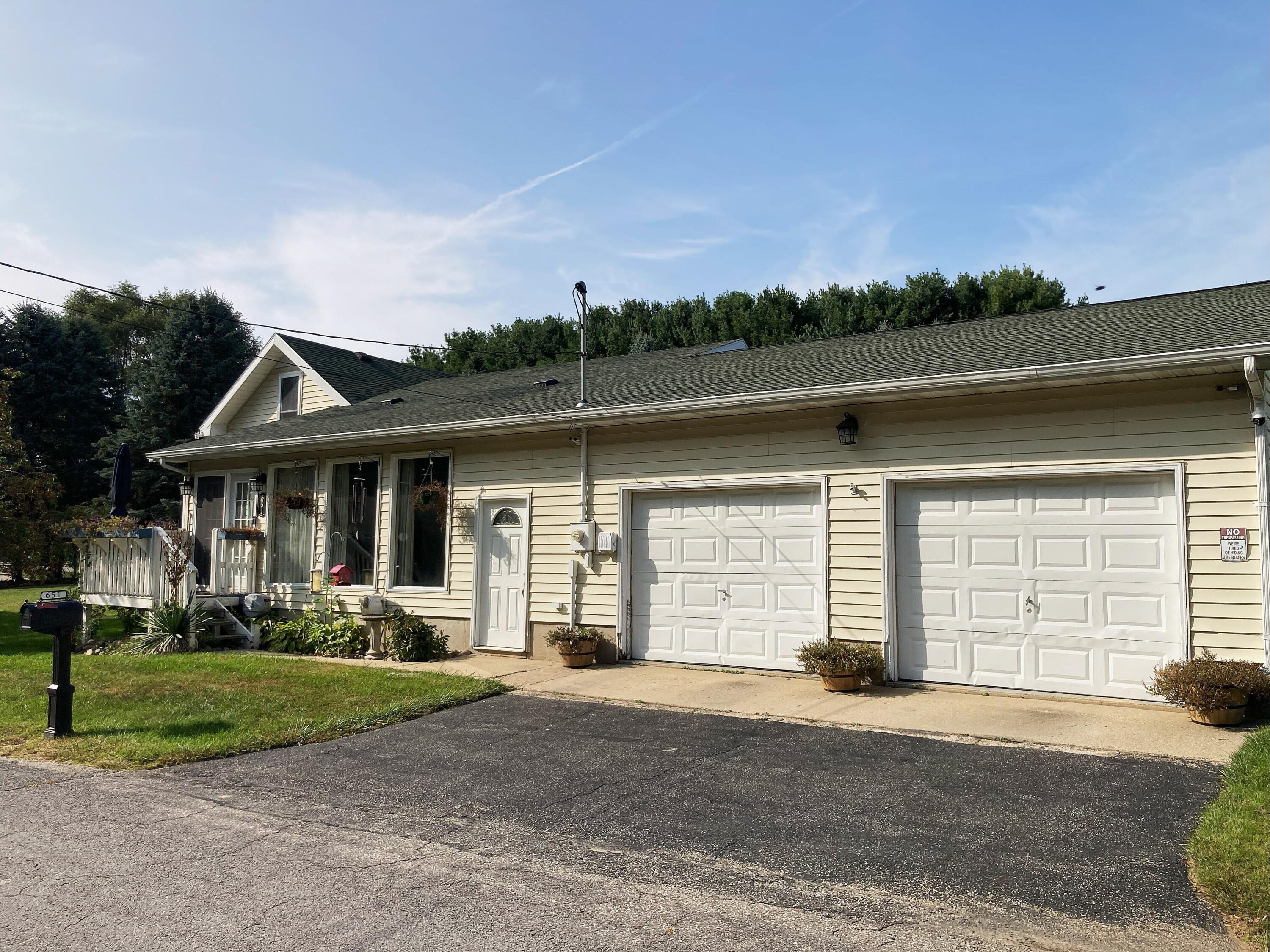 651 West Forest Street Edmore, MI 48829 - Photo 2 of 32 IMG_1635