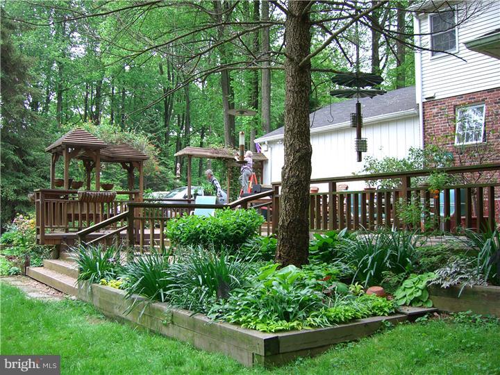 661 Weadley Road Radnor, PA 19087 - Photo 22 of 25 Garden