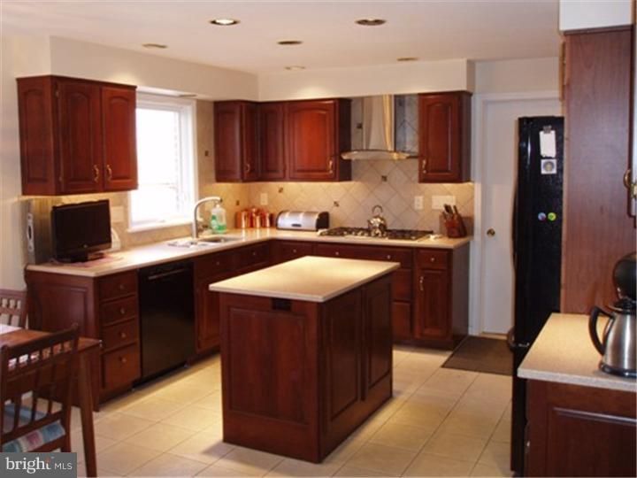 661 Weadley Road Radnor, PA 19087 - Photo 6 of 25 Kitchen