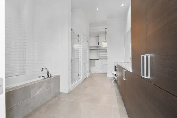 a bathroom with bathtub