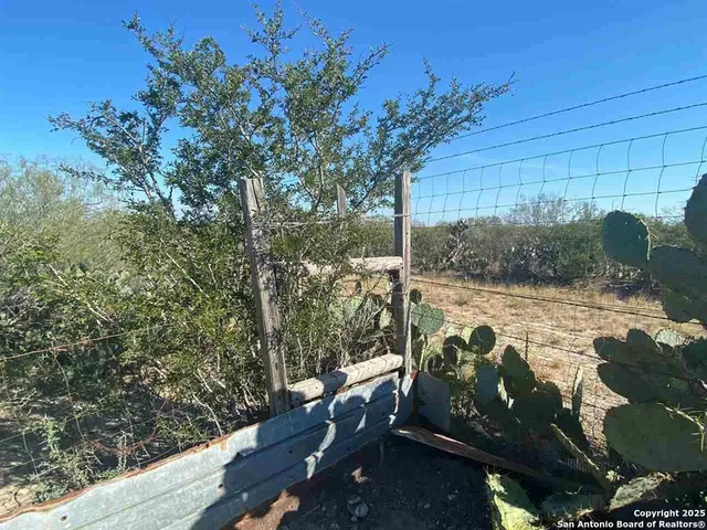 $32,500 | 1-acre Lot 137 Don Chema Road, Laredo, TX 78043