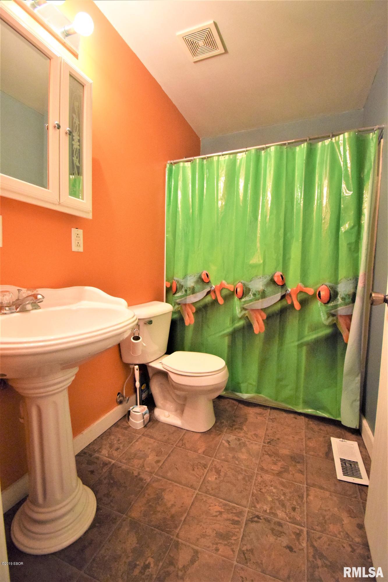201 West Street Flora, IL 62839 - Photo 8 of 22 Gallery Image 8