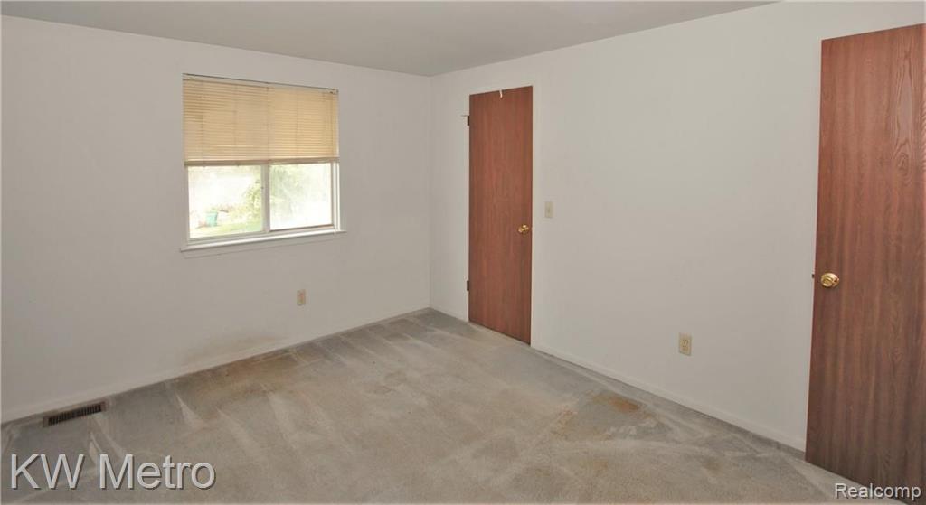 23211 Middlebelt Road, Unit 8 Farmington Hills, MI 48336 - Photo 7 of 12