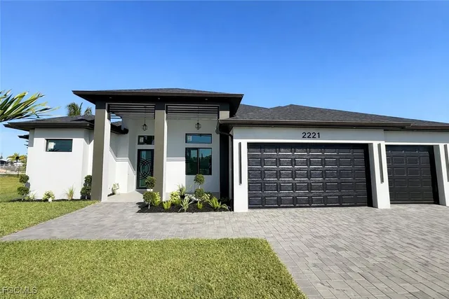 $975,000 | 2221 Southwest 5th Place, Cape Coral, FL 33991