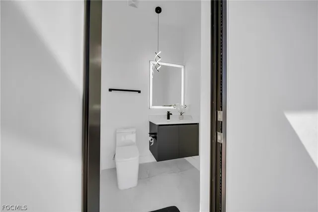 $975,000 | 2221 Southwest 5th Place, Cape Coral, FL 33991