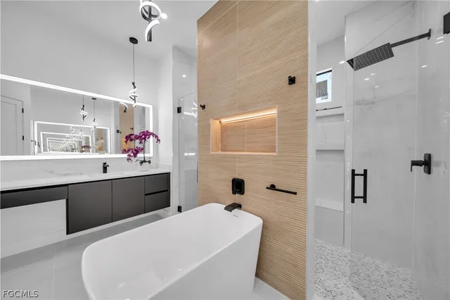 $975,000 | 2221 Southwest 5th Place, Cape Coral, FL 33991