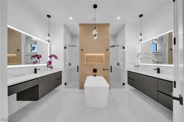 $975,000 | 2221 Southwest 5th Place, Cape Coral, FL 33991