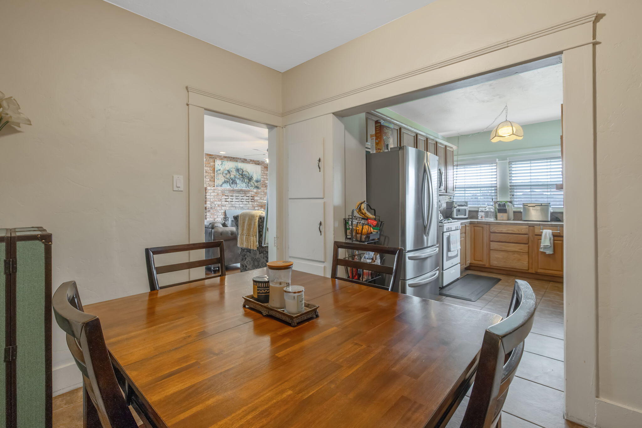 457 West Maple Street Exeter, CA 93221 - Photo 12 of 28 24-web-or-mls-713A7775 (1)