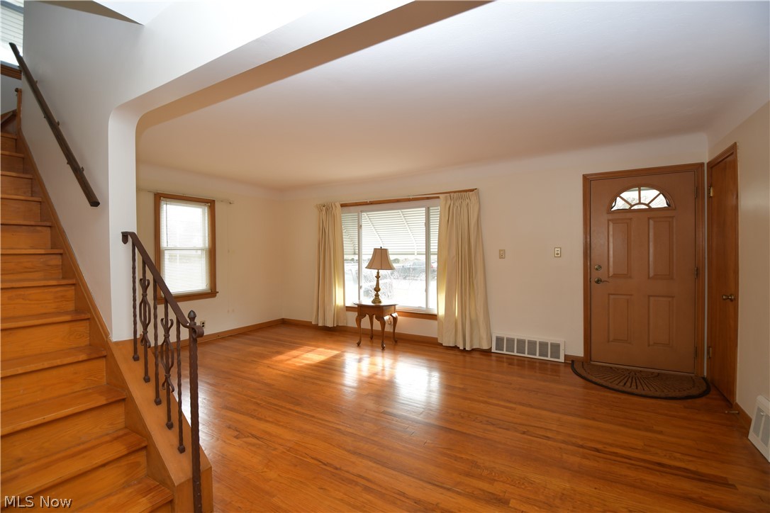 5515 Huron Road Lyndhurst, OH 44124 - Photo 3 of 35