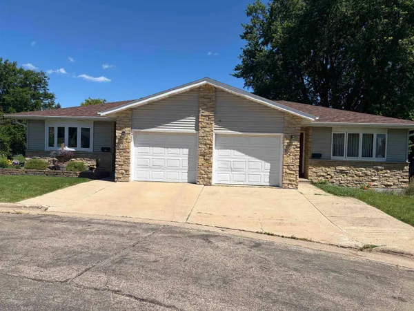 $190,000 | 400 Lora Court, Dodgeville, WI 53533