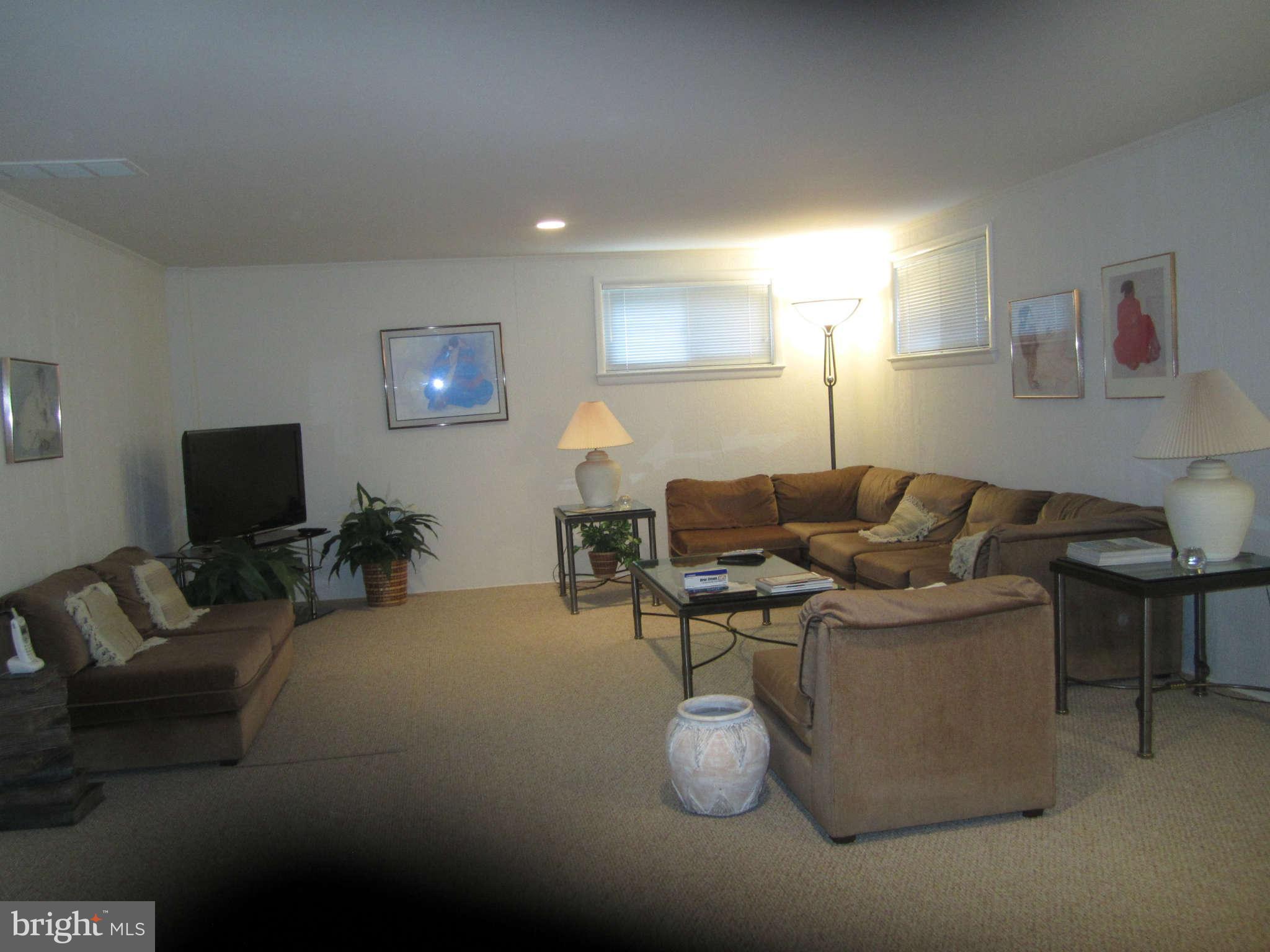 9111 Friars Road Bethesda, MD 20817 - Photo 10 of 15 Family Room