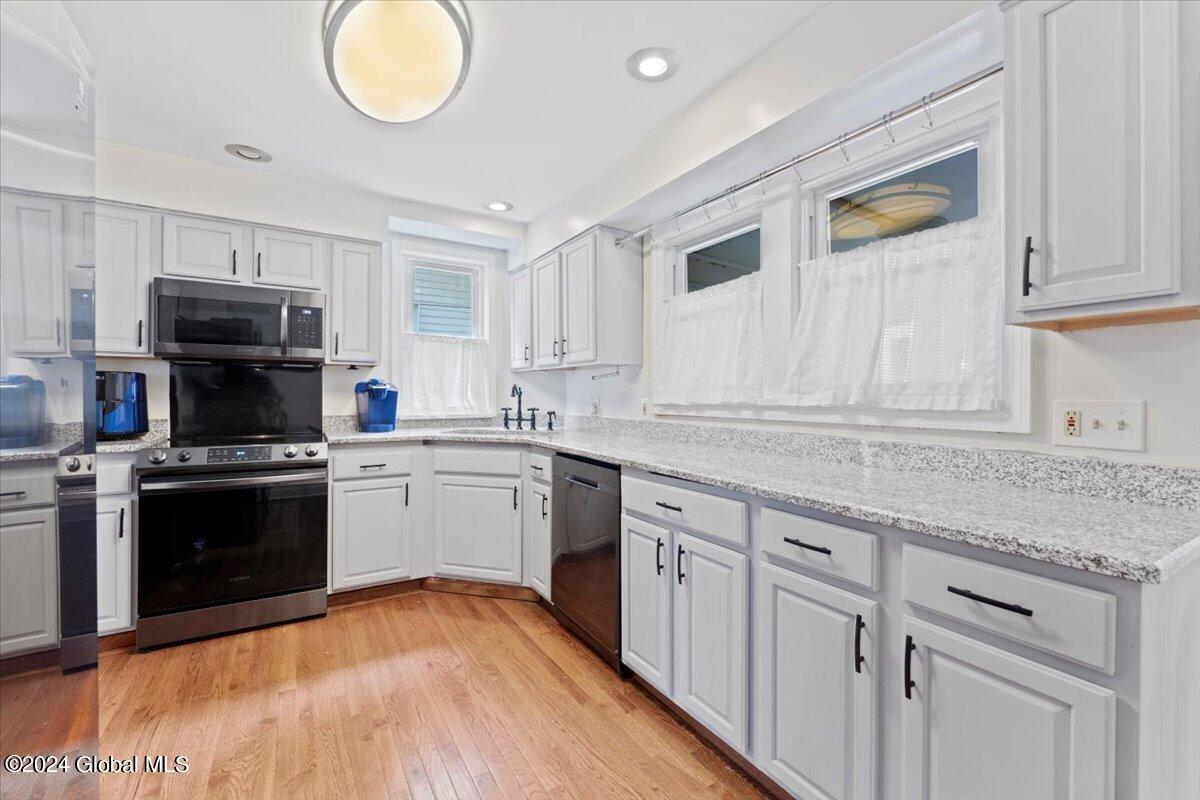 1960 Eastern Parkway Schenectady, NY 12309 - Photo 11 of 40 11
