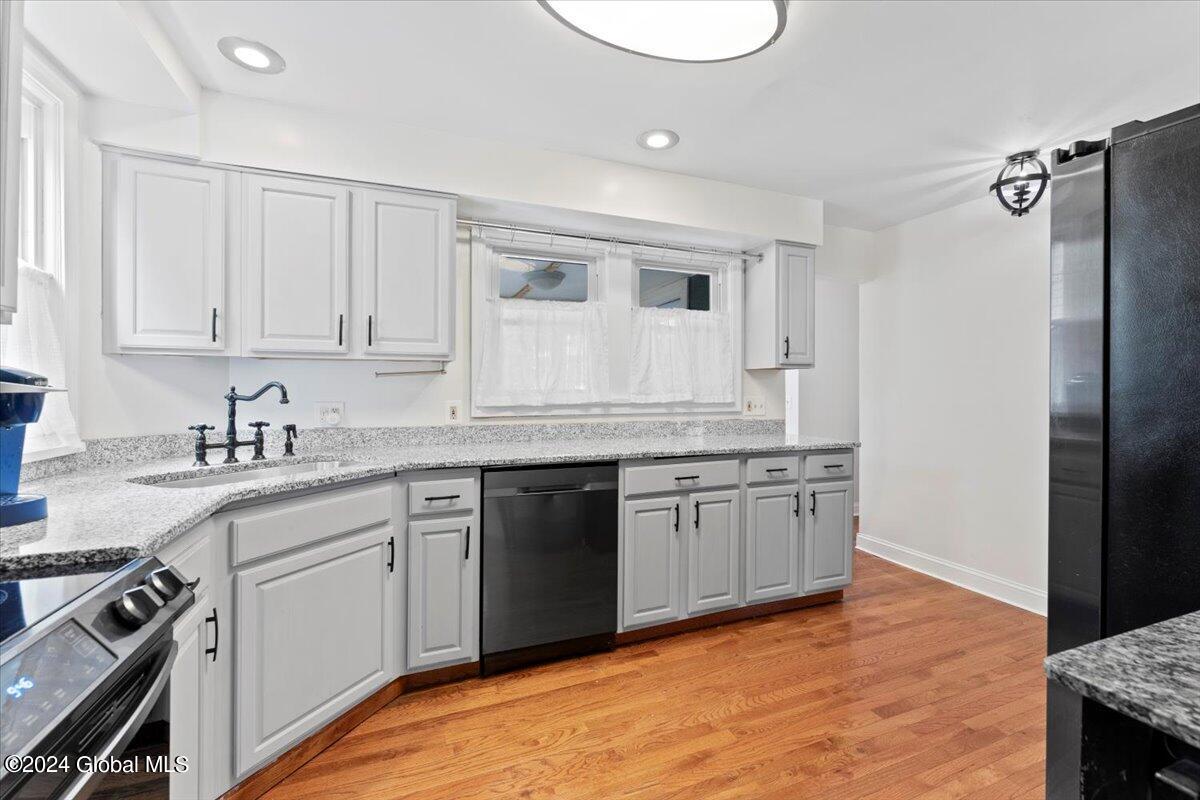1960 Eastern Parkway Schenectady, NY 12309 - Photo 12 of 40 12