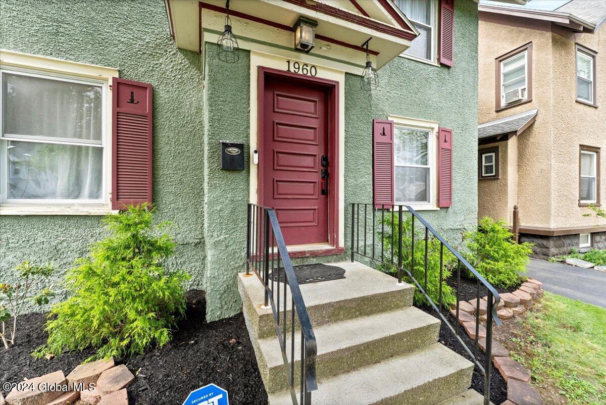 1960 Eastern Parkway Schenectady, NY 12309 - Photo 3 of 40 3