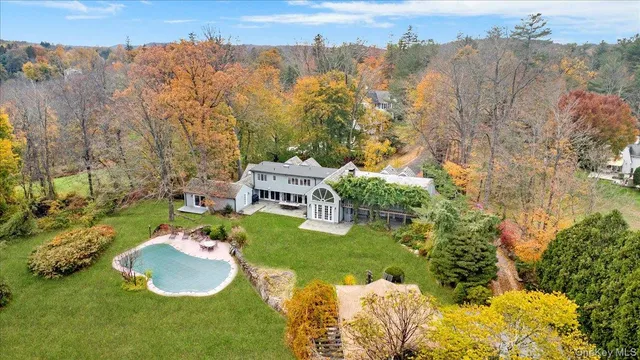 view of outdoor space and yard