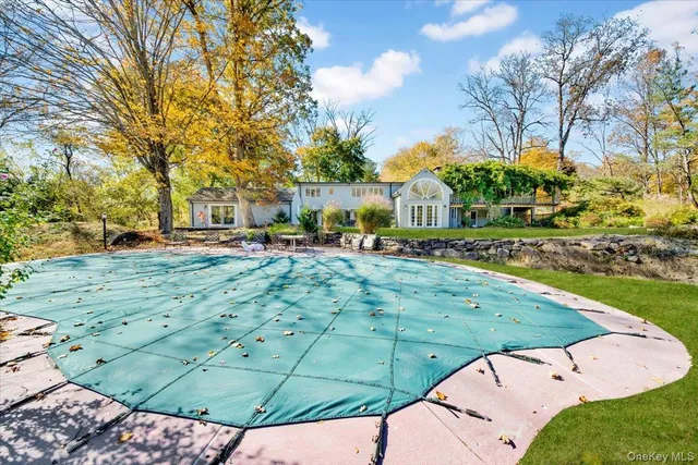 a view of a yard with an trees