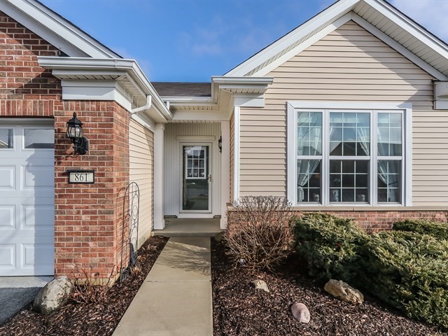 861 Voyage Way Elgin, IL 60124 - Photo 2 of 26