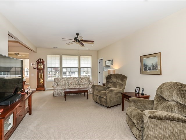 861 Voyage Way Elgin, IL 60124 - Photo 3 of 26