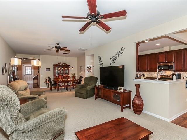 861 Voyage Way Elgin, IL 60124 - Photo 4 of 26