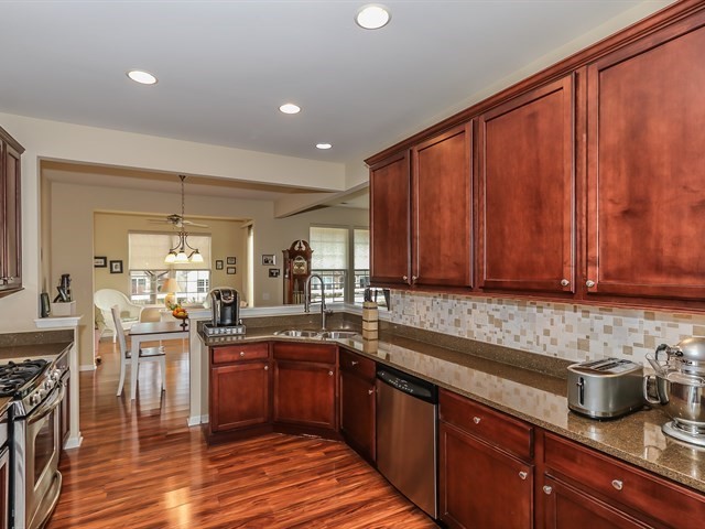 861 Voyage Way Elgin, IL 60124 - Photo 8 of 26