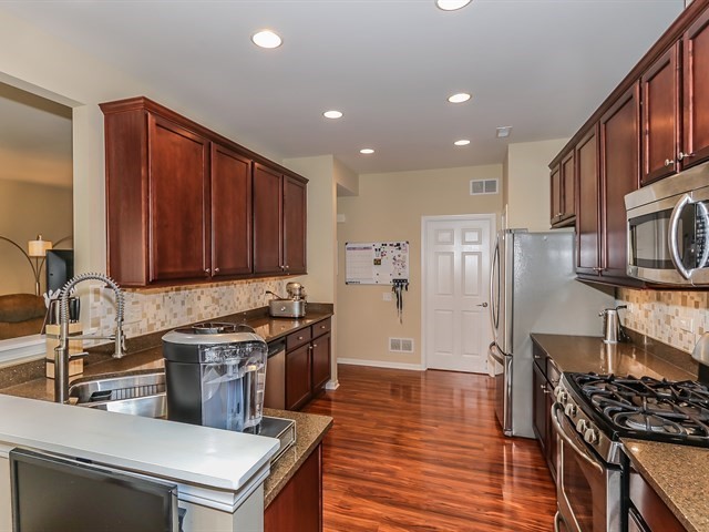 861 Voyage Way Elgin, IL 60124 - Photo 9 of 26