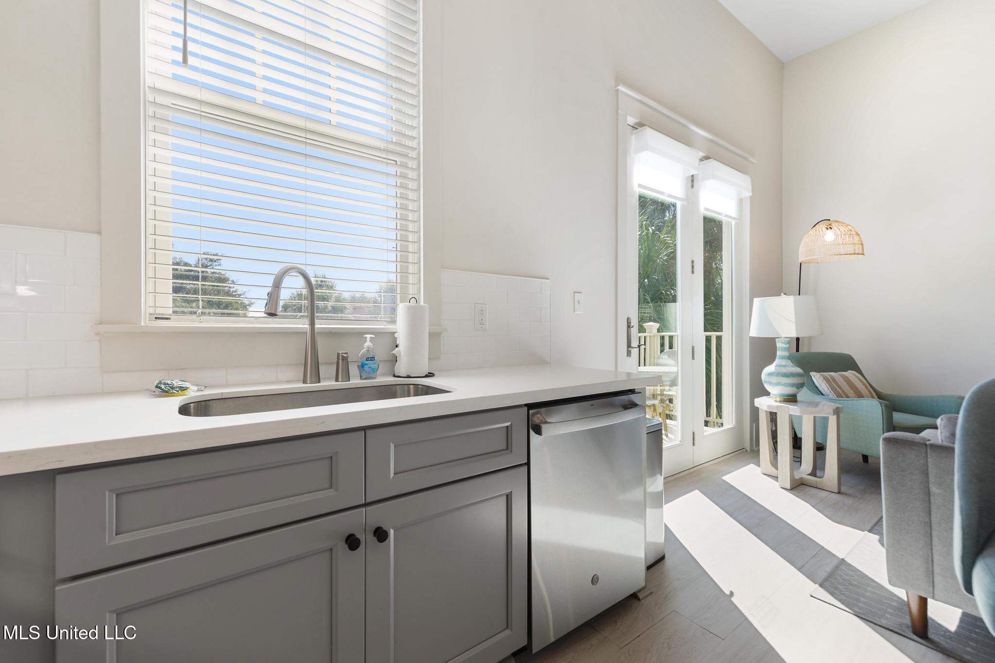 315 Main Street, Unit I Bay St. Louis, MS 39520 - Photo 15 of 31 014