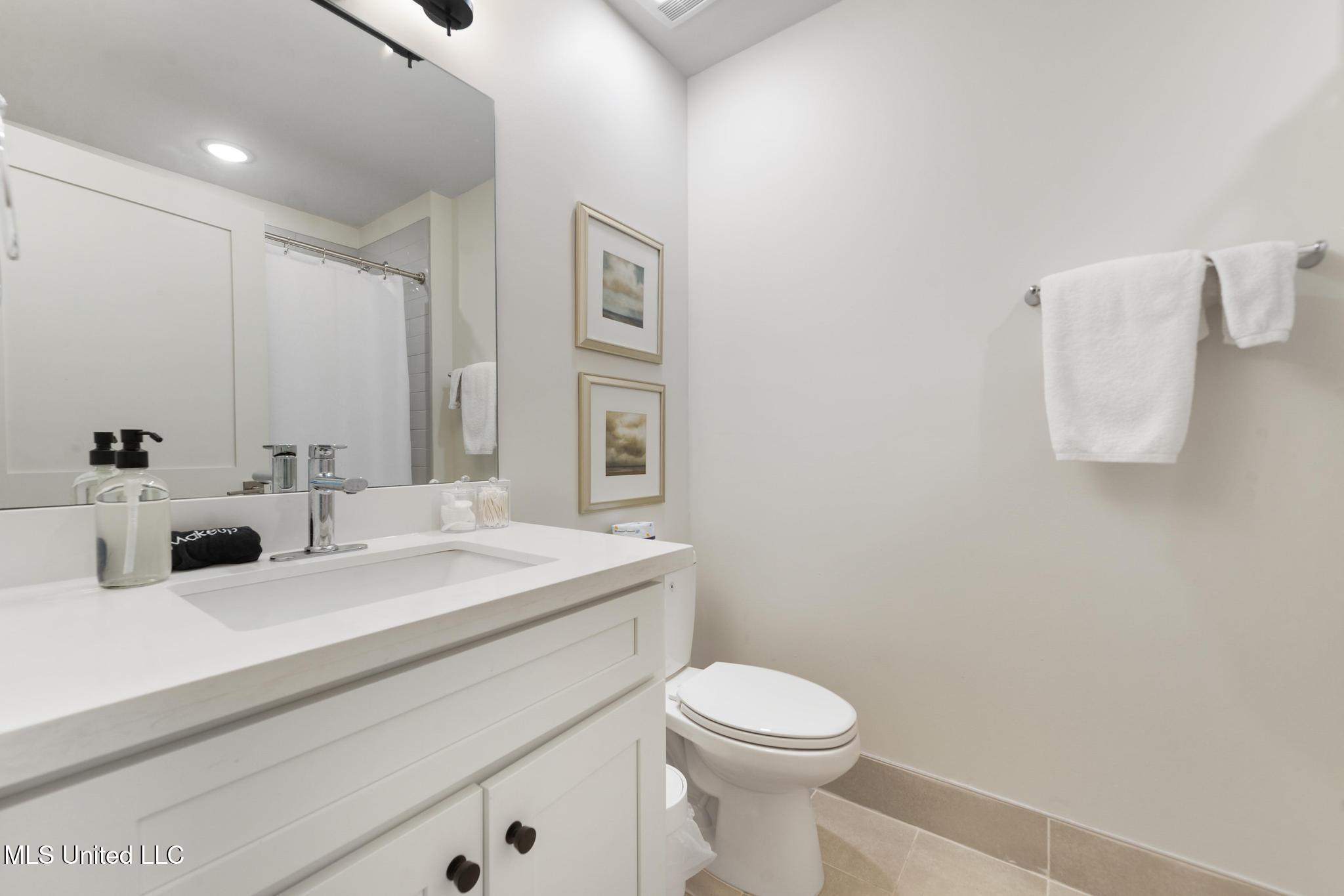 315 Main Street, Unit I Bay St. Louis, MS 39520 - Photo 22 of 31 021