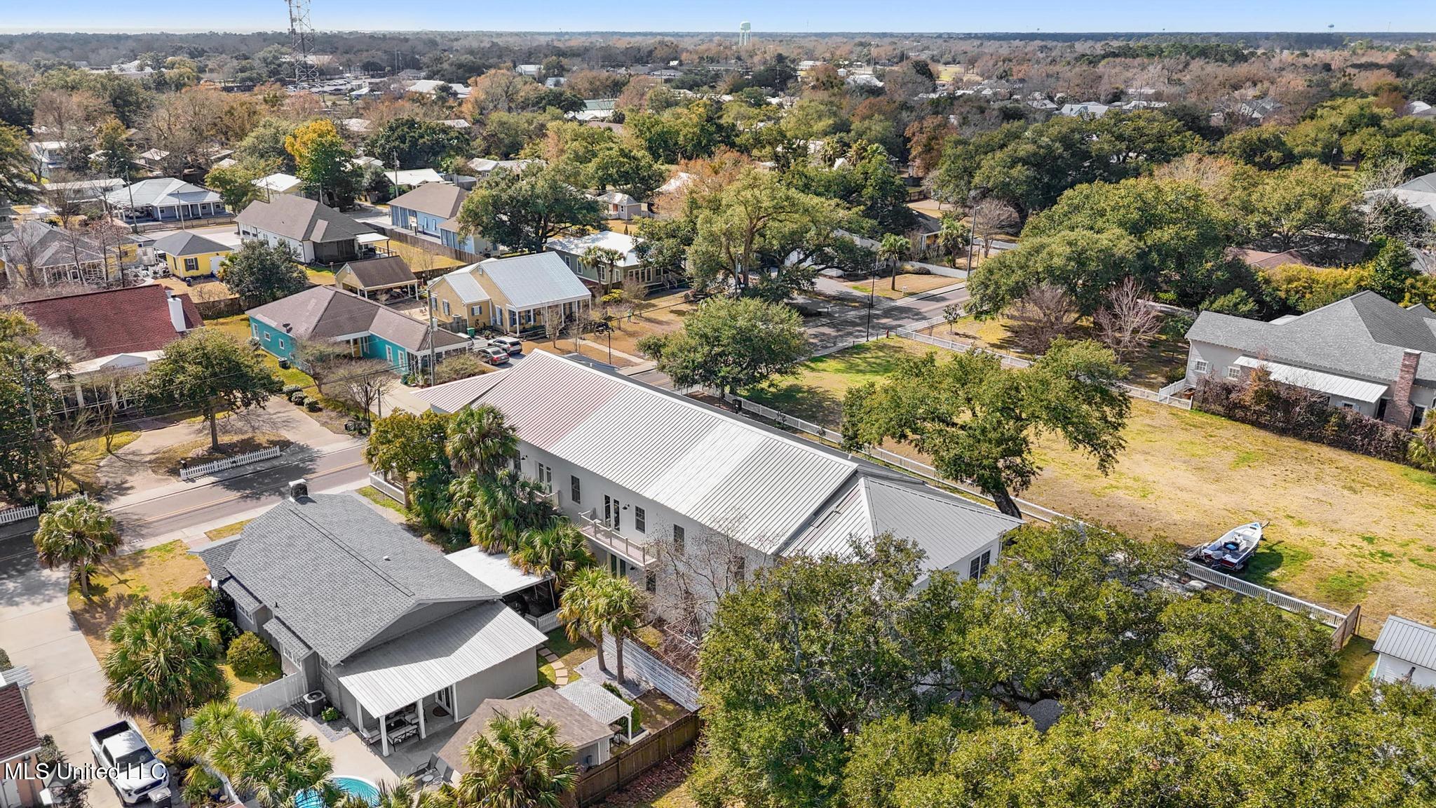315 Main Street, Unit I Bay St. Louis, MS 39520 - Photo 29 of 31 079