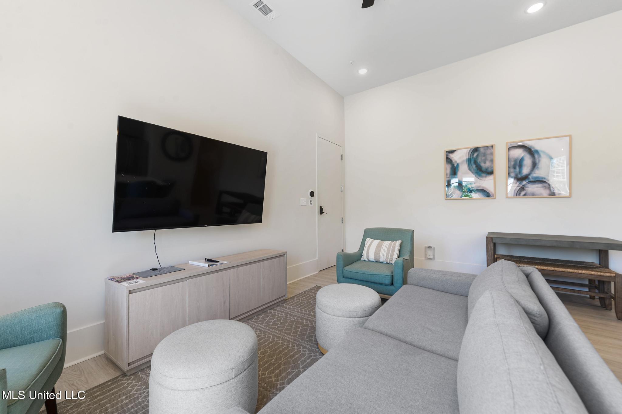 315 Main Street, Unit I Bay St. Louis, MS 39520 - Photo 10 of 31 009