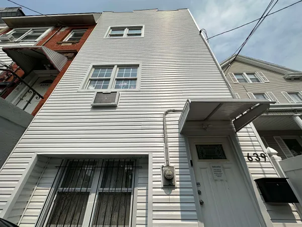 $1,800 | 639 Palisade Avenue, Unit FIRST, Jersey City, NJ 07307
