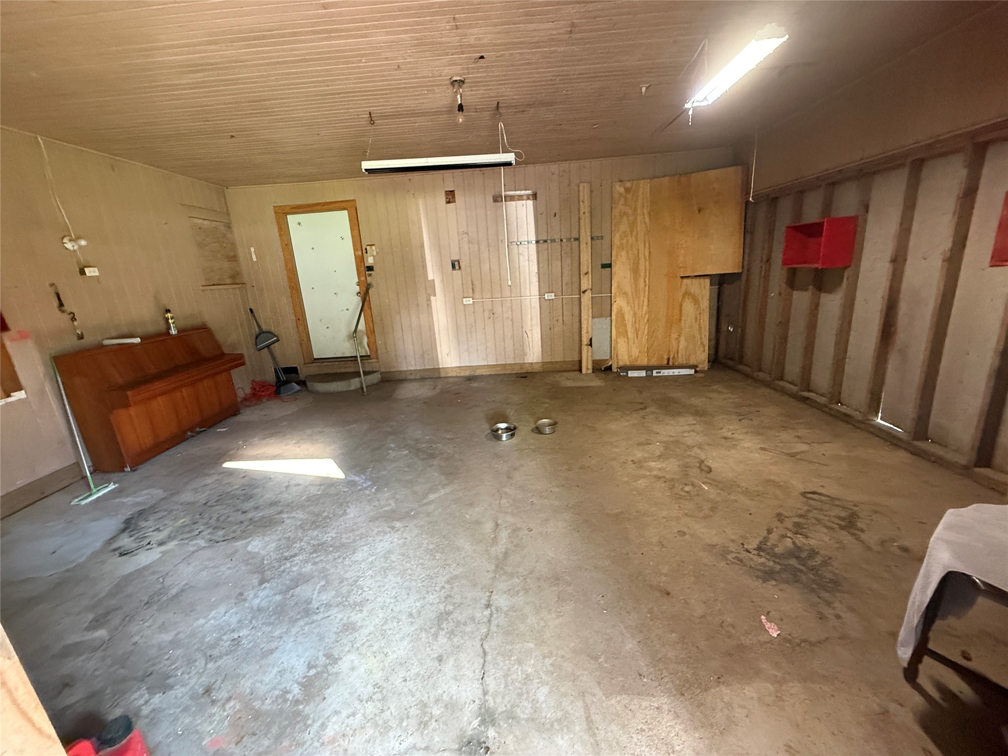 795 Highway 393 Loop Goodrich, TX 77335 - Photo 10 of 22 en empty room with windows