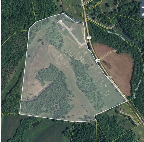 an aerial view of a yard