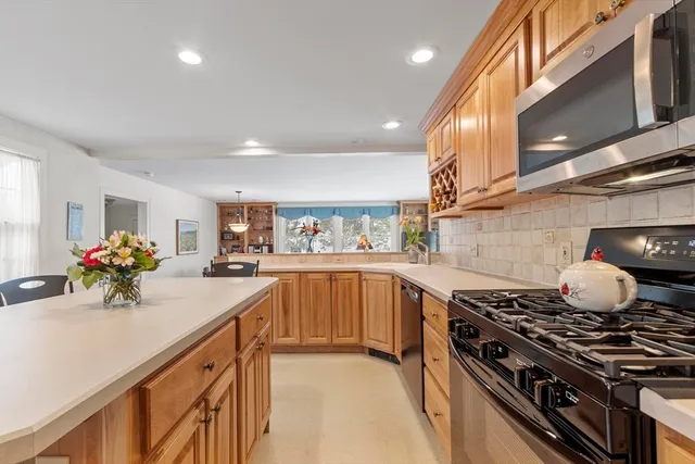 $779,000 | 30 Canterbury Street, Andover, MA 01810