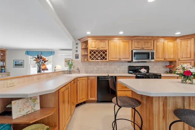 $779,000 | 30 Canterbury Street, Andover, MA 01810