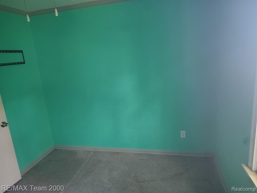 24806 Frisbee Street Detroit, MI 48219 - Photo 11 of 34