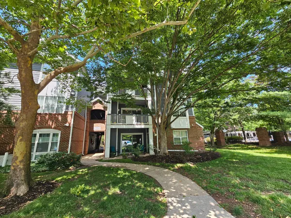 $380,000 | 20322 Beechwood Terrace, Unit 301, Ashburn, VA 20147