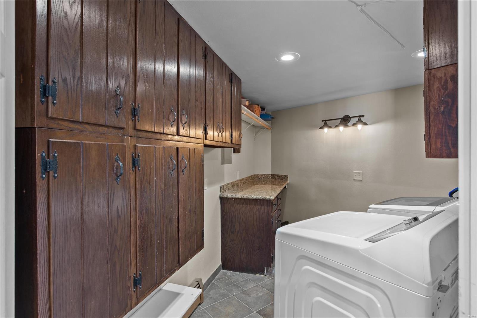 26501 Lockhaven Hill Godfrey, IL 62035 - Photo 10 of 55