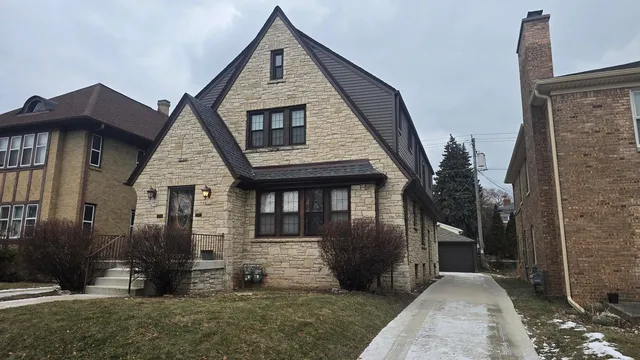 $1,550 | 4126 North Newhall Street, Unit 4128, Shorewood, WI 53211