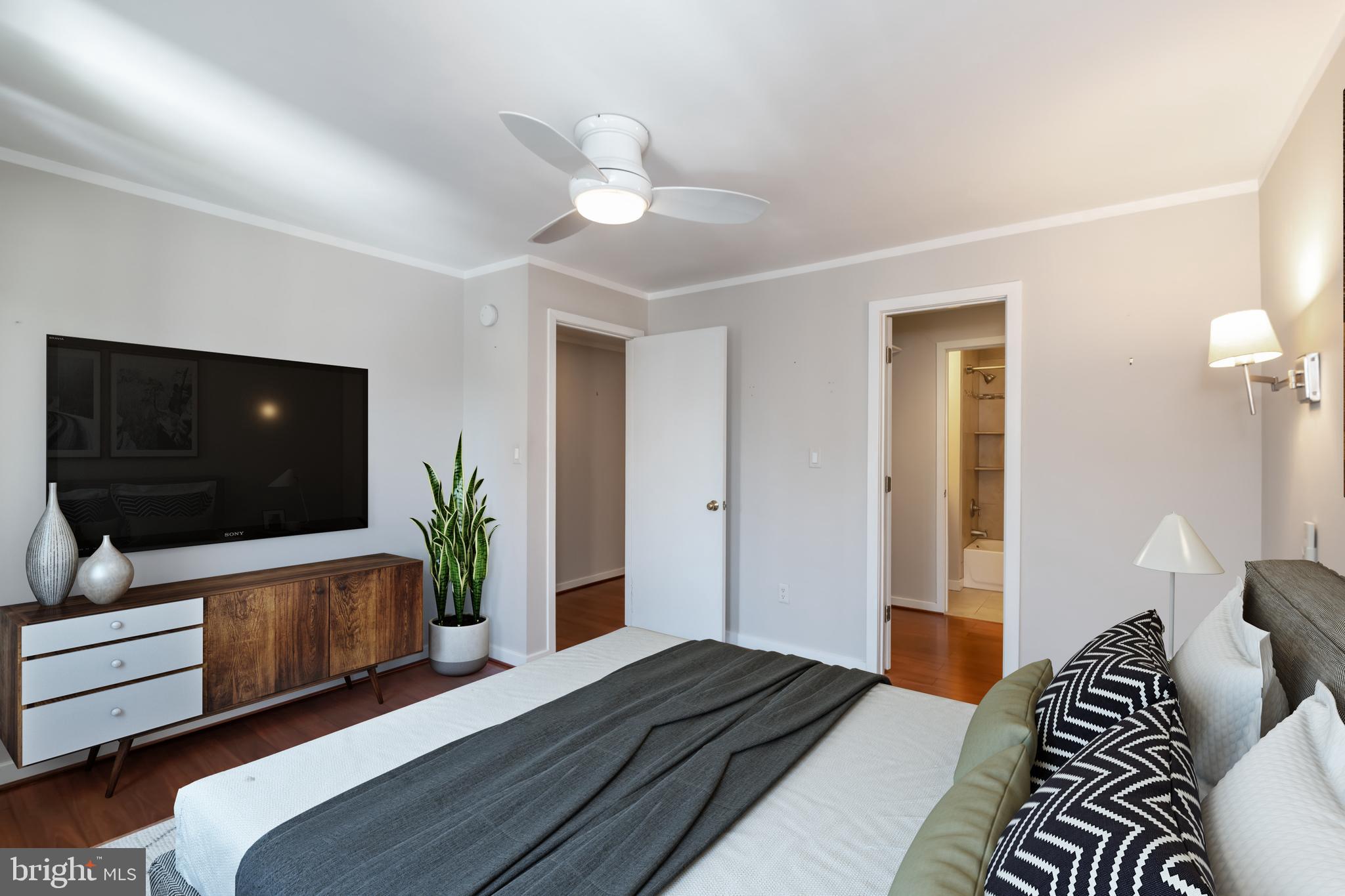 162 West Barre Street, Unit R21 Baltimore, MD 21201 - Photo 11 of 29 Primary bedroom