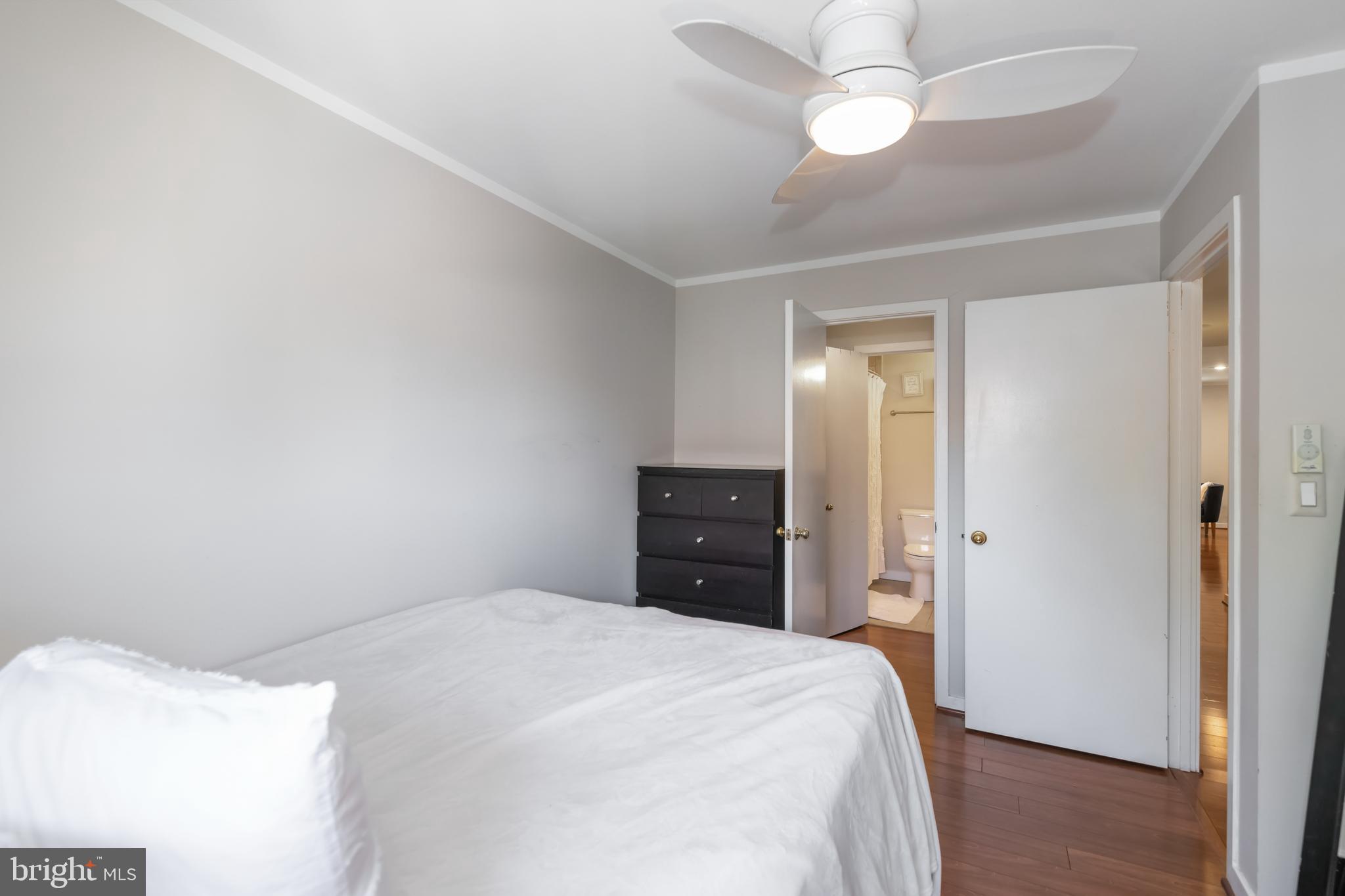 162 West Barre Street, Unit R21 Baltimore, MD 21201 - Photo 17 of 29 Second bedroom