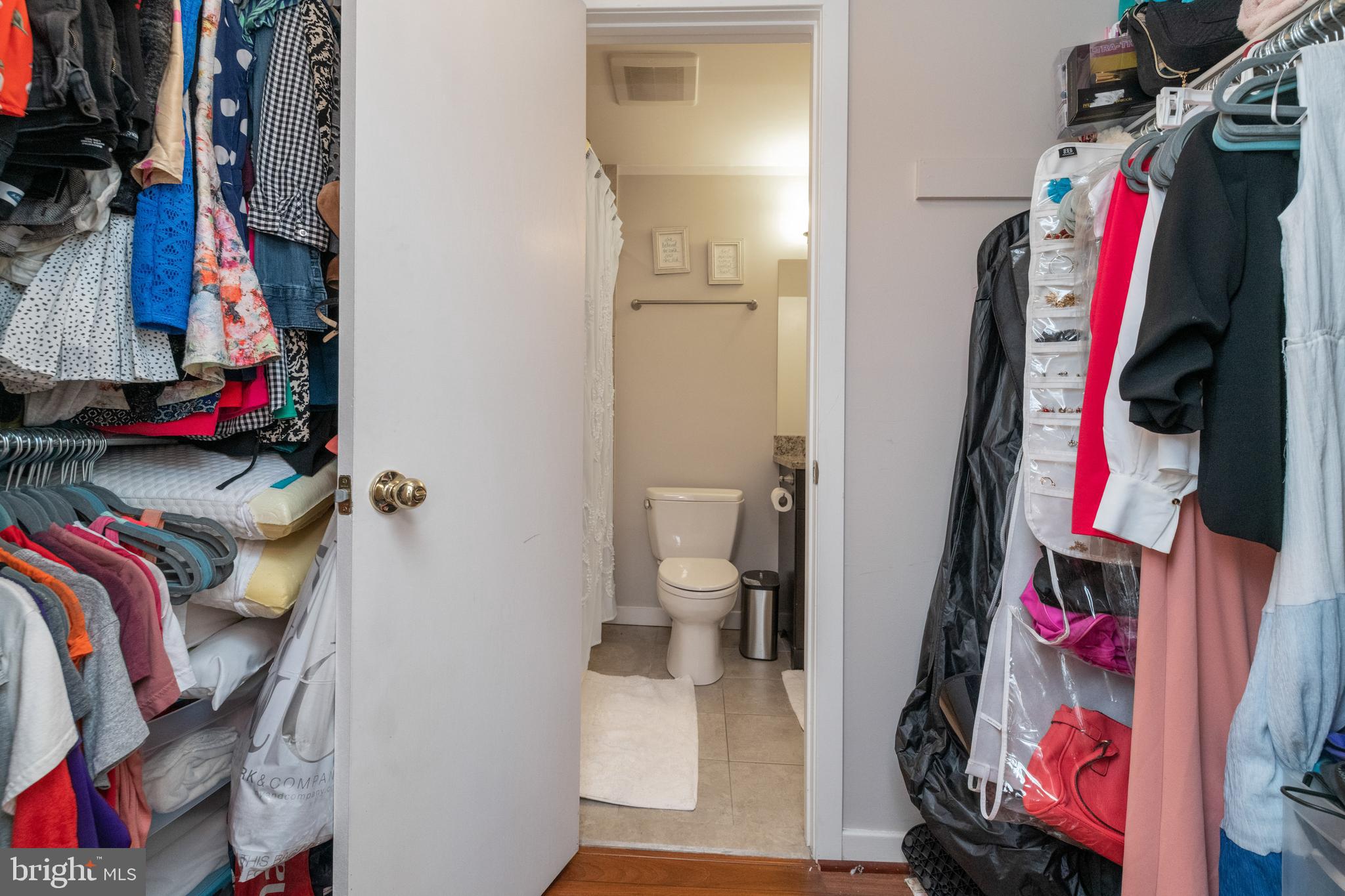 162 West Barre Street, Unit R21 Baltimore, MD 21201 - Photo 18 of 29 Walk-in closet in second bedroom