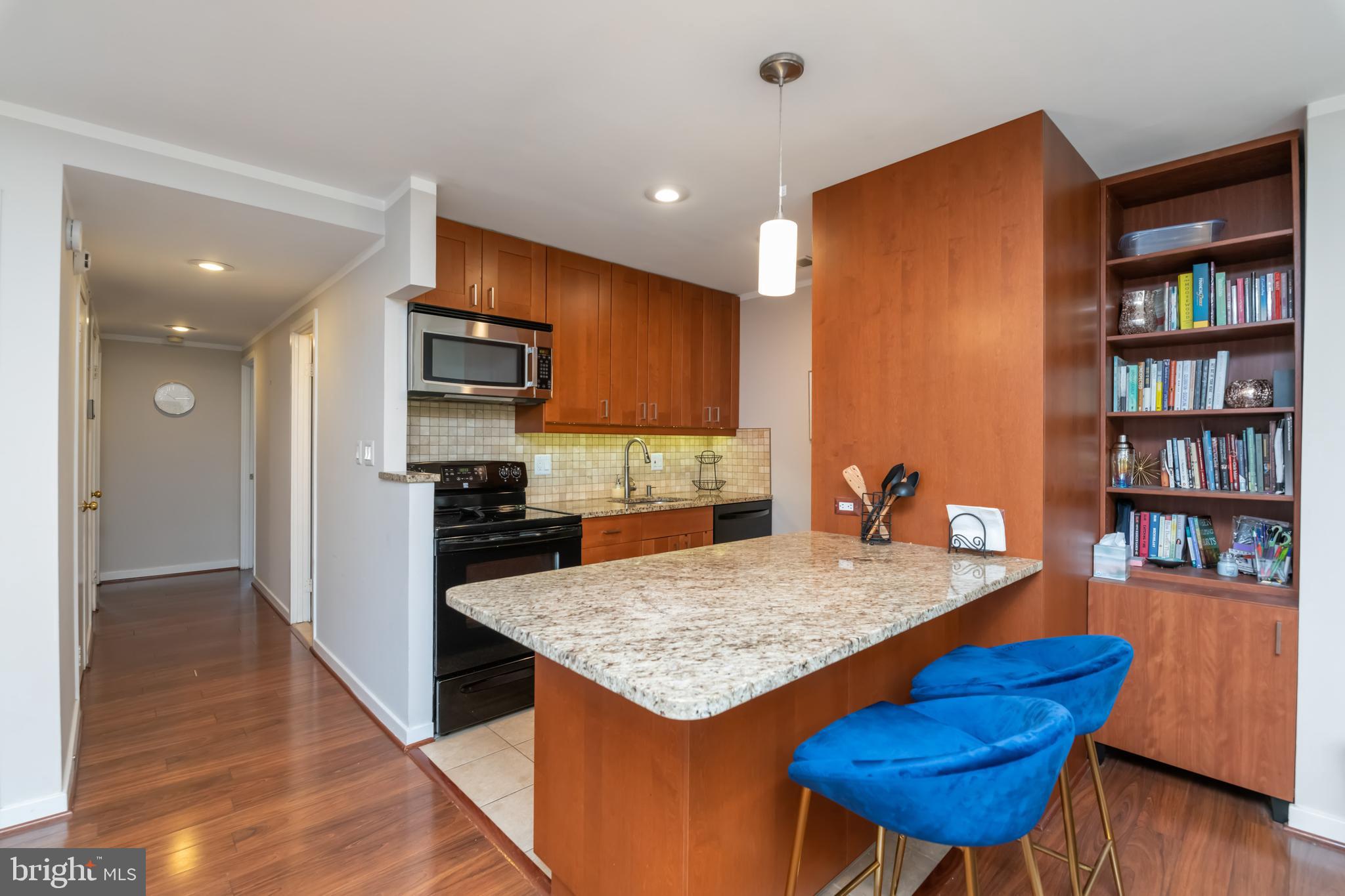 162 West Barre Street, Unit R21 Baltimore, MD 21201 - Photo 7 of 29 Updated kitchen
