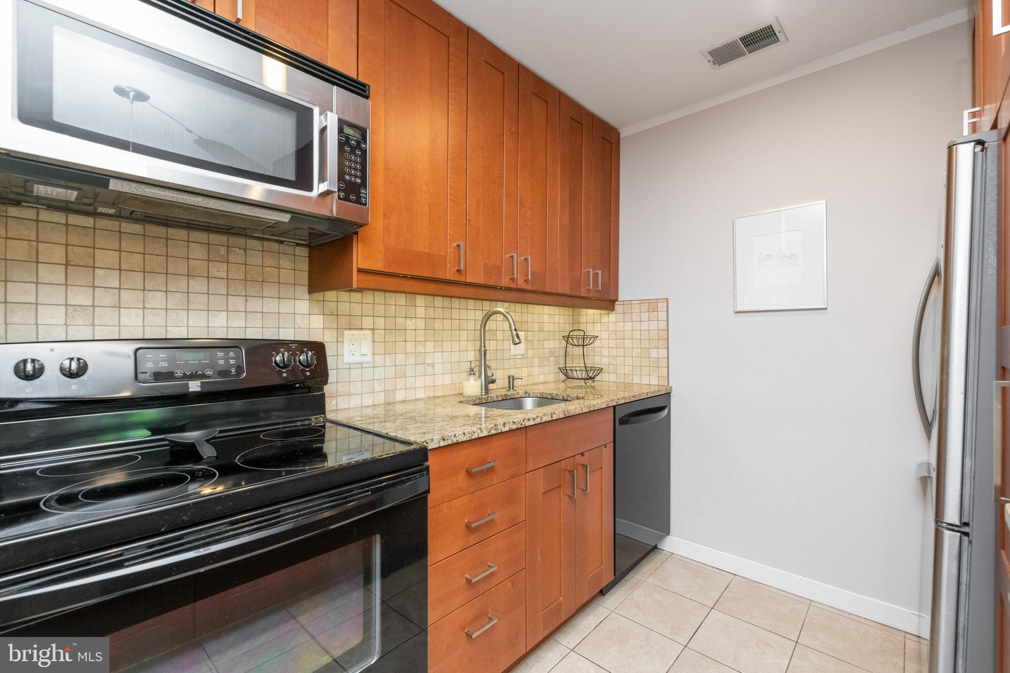 162 West Barre Street, Unit R21 Baltimore, MD 21201 - Photo 8 of 29 Stainless steel appliances