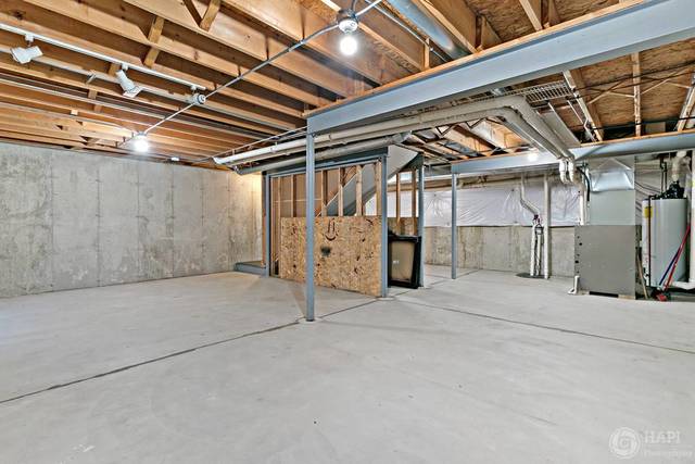 977 Oak Ridge Boulevard Elgin, IL 60120 - Photo 22 of 30 a view of a garage