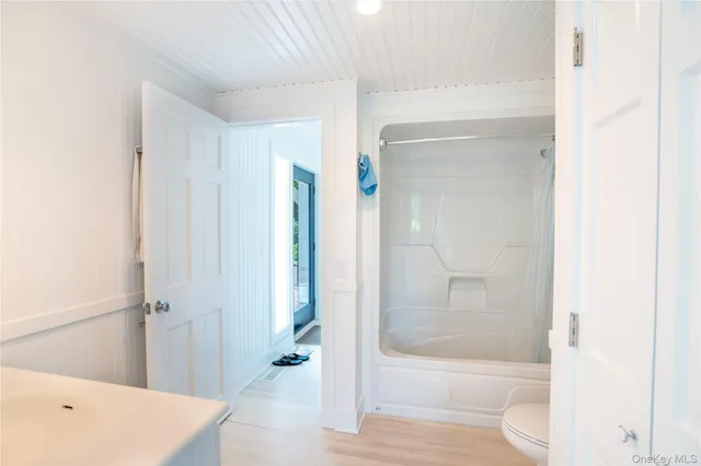 a view of a yard with an empty space