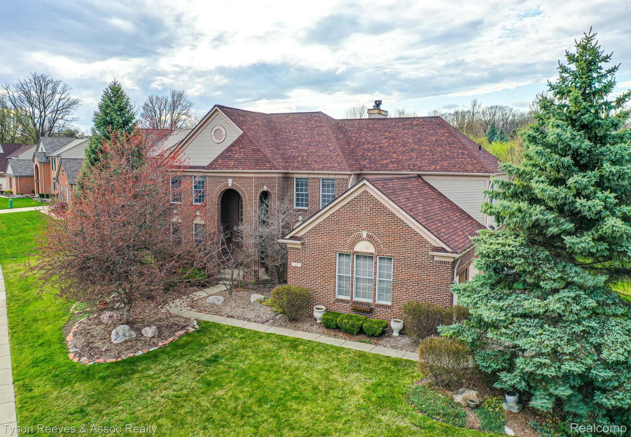 1957 Catlin Drive Rochester, MI 48306 - Photo 1 of 38 Front 2.jpg
