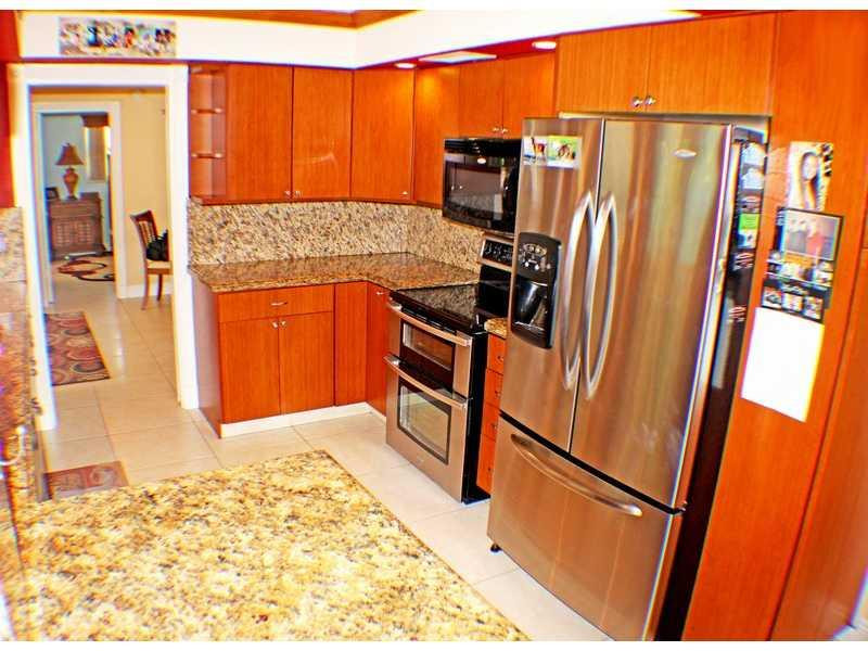 2988 Cadiz Road Boca Raton, FL 33432 - Photo 6 of 20 Kitchen